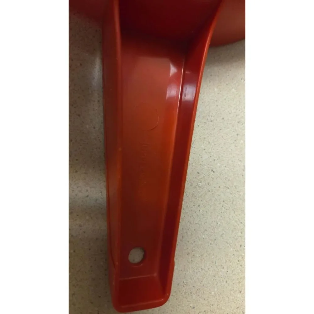 Vintage Tupperware 2 qt red colander Strainer with handle 1523-6